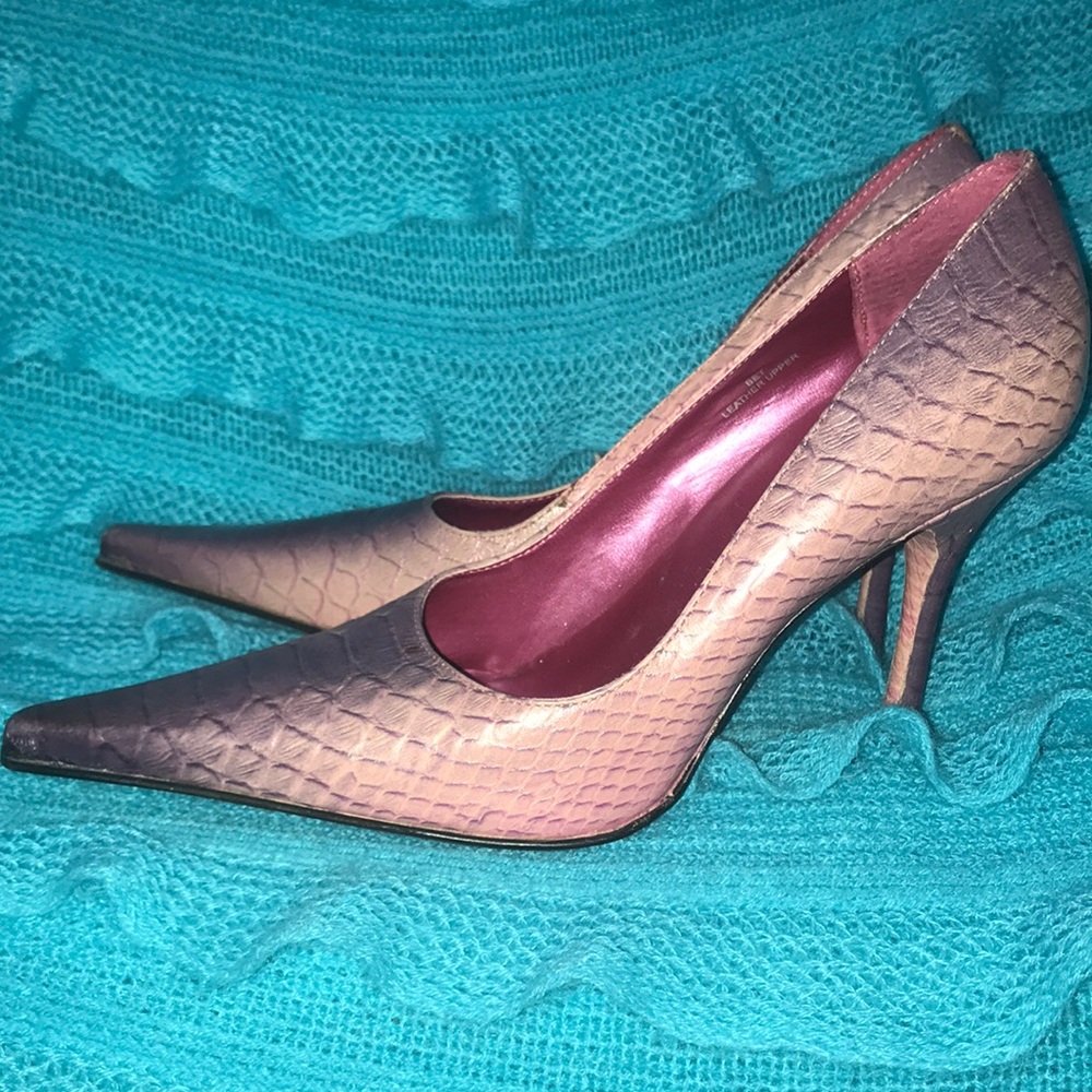 👠 Two Lips Pink Faux Snake Skin Heels D10